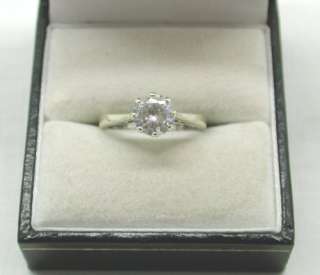Lovely 9ct White Gold & Cubic Zirconia Solitaire Ring  