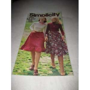1975 Large Simplicity Dress Pattern Stand Up Advertising Poster 7120