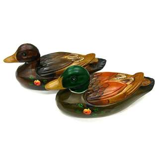   ducks sculpture or wooden ducks sculpture makes a good marriage