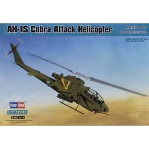   AH 1S Cobra Attack Helicopter (Plastic Model Helicopter) Toys & Games