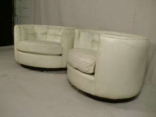 Pair Oval Shape Mid Century Modern Club Chairs (7058)r.  