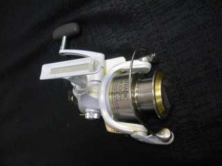 SHIMANO STRADIC 4000FH SPINNING REEL  USED  VERY GOOD  