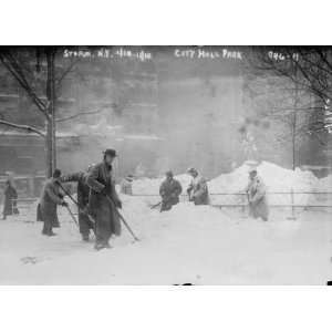  1/1415/10. photo Shoveling snow in City Hall Park, New 