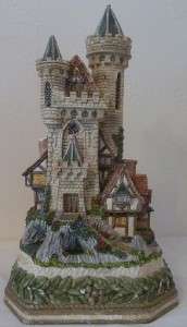 David Winter Cottages Guardian Castle Premier Box COA  in 