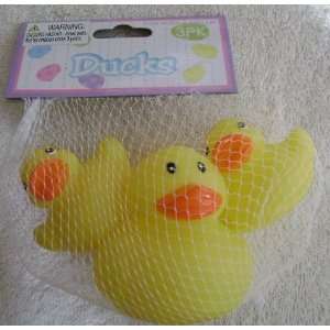  RUBBER DUCKIE FAMILY 3 PIECES Toys & Games
