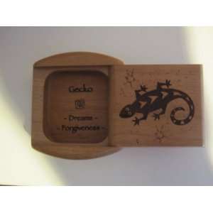   Cherry Gecko engraved  Wood Pill / Snuff box 