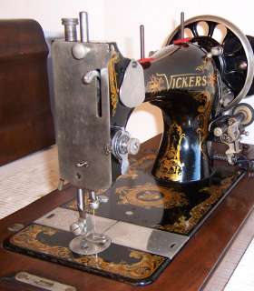 early 1900s Vickers Antique Hand Crank Sewing Machine Modele de Luxe 