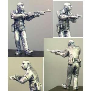   (28mm)   Ken. Zombie hunter cop w/ Remington 870 Toys & Games