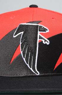 Mitchell & Ness The Atlanta Falcons Sharktooth Snapback Hat in Black 