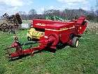 New Holland 565 Square hay baler with thrower / kicker