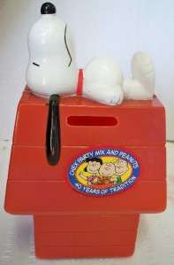 1966 Snoopy & Dog House Coin Bank Plastic Chex Mix VGUC  