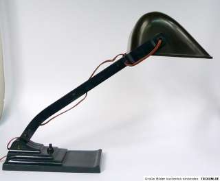 Art Deco Lampe . Belgien um 1830 1840. Metall. Maße   ca. 44,5 x 22,5 