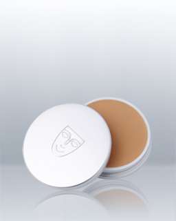 Thinly and evenly apply Micro Foundation Cream with a very fine pore 