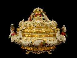   MEISSEN RETICULATED ARMORIAL DRESSER BOX TUREEN AND COVER circa 1850