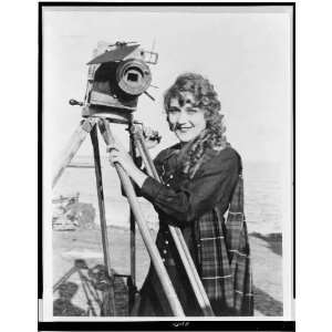 Mary Pickford, with motion picture camera, 1916